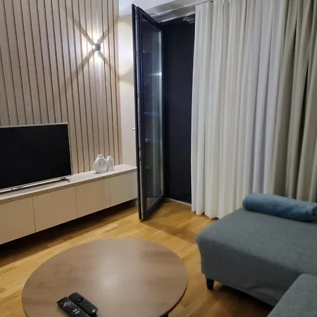 Luna Apartment *